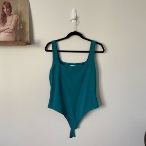 Babaton Body Contour Square Neck Bodysuit